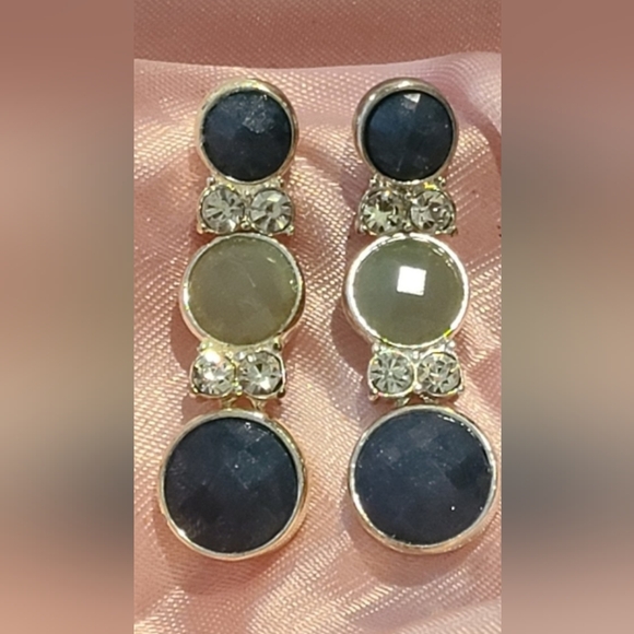 Three Tier Earrings - Picture 2 of 4